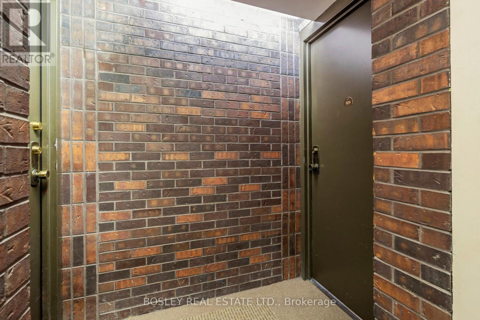 909 - 720 Spadina Avenue, Toronto, Ontario  M5S 2T9 - Photo 2 - C12636598