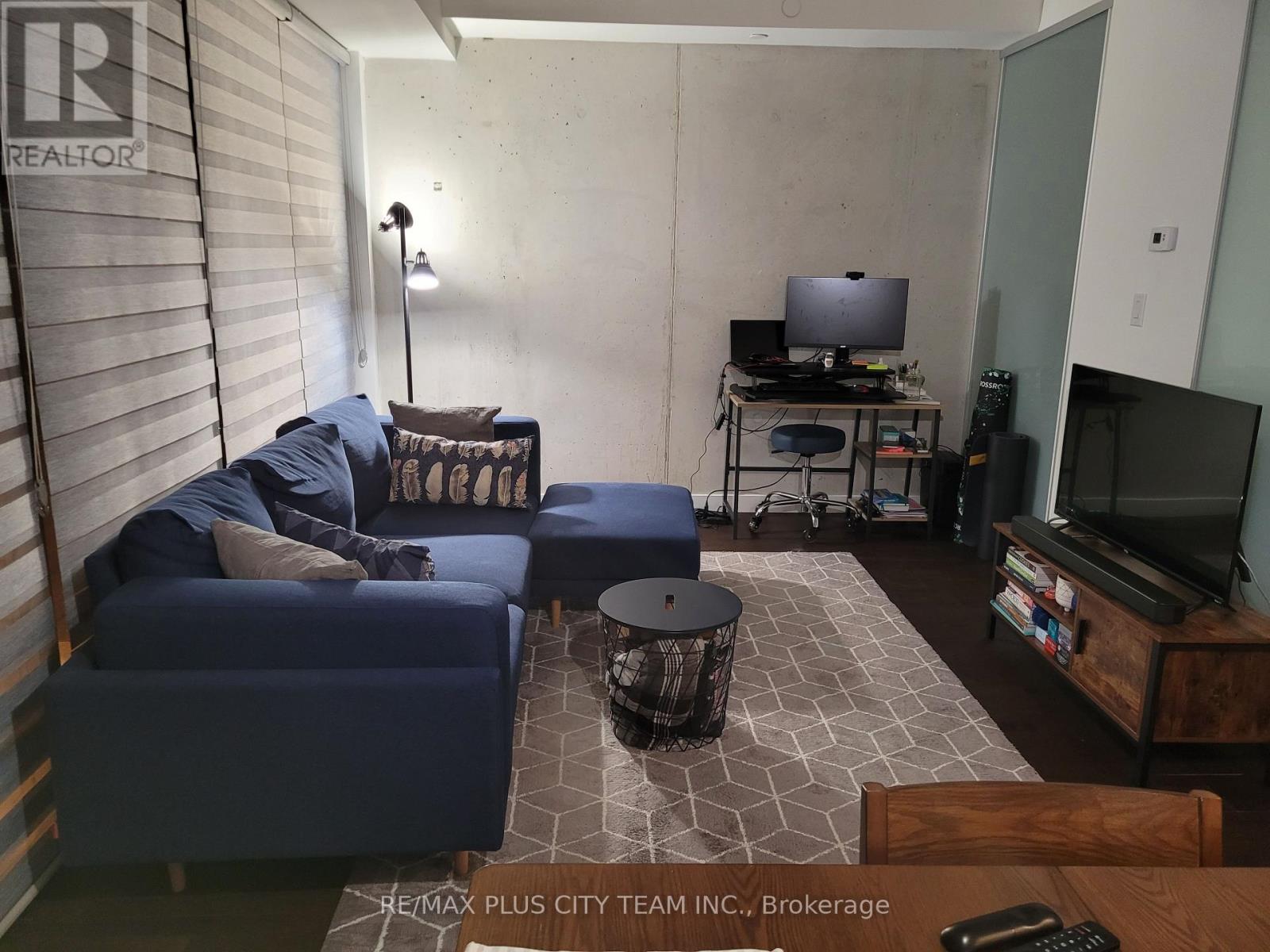 305 - 246 Logan Avenue, Toronto, Ontario  M4M 0E9 - Photo 2 - E12636582