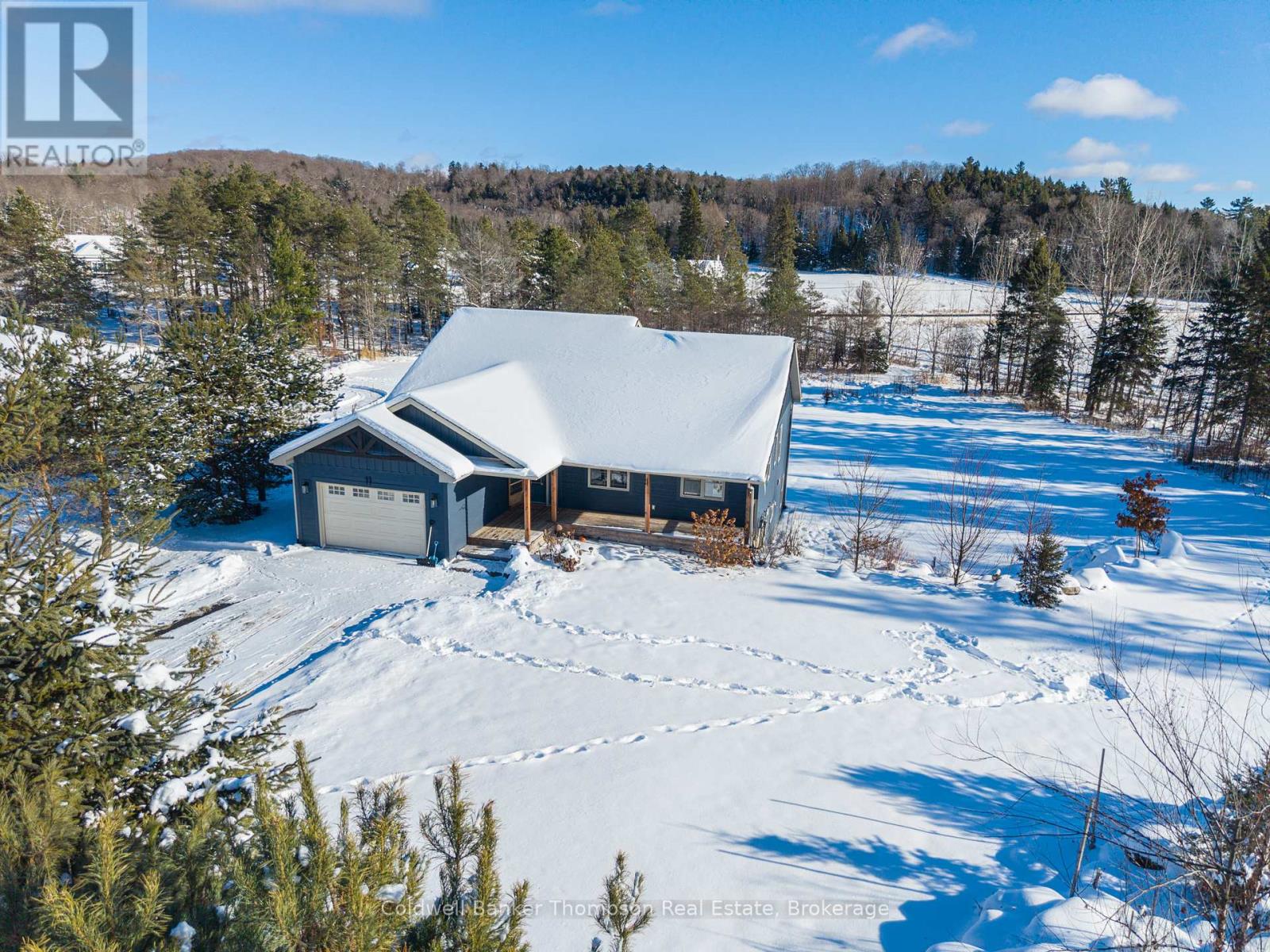 11 Thomas Crescent, Huntsville, Ontario P1H 2M3 - Photo 2 - X12338305