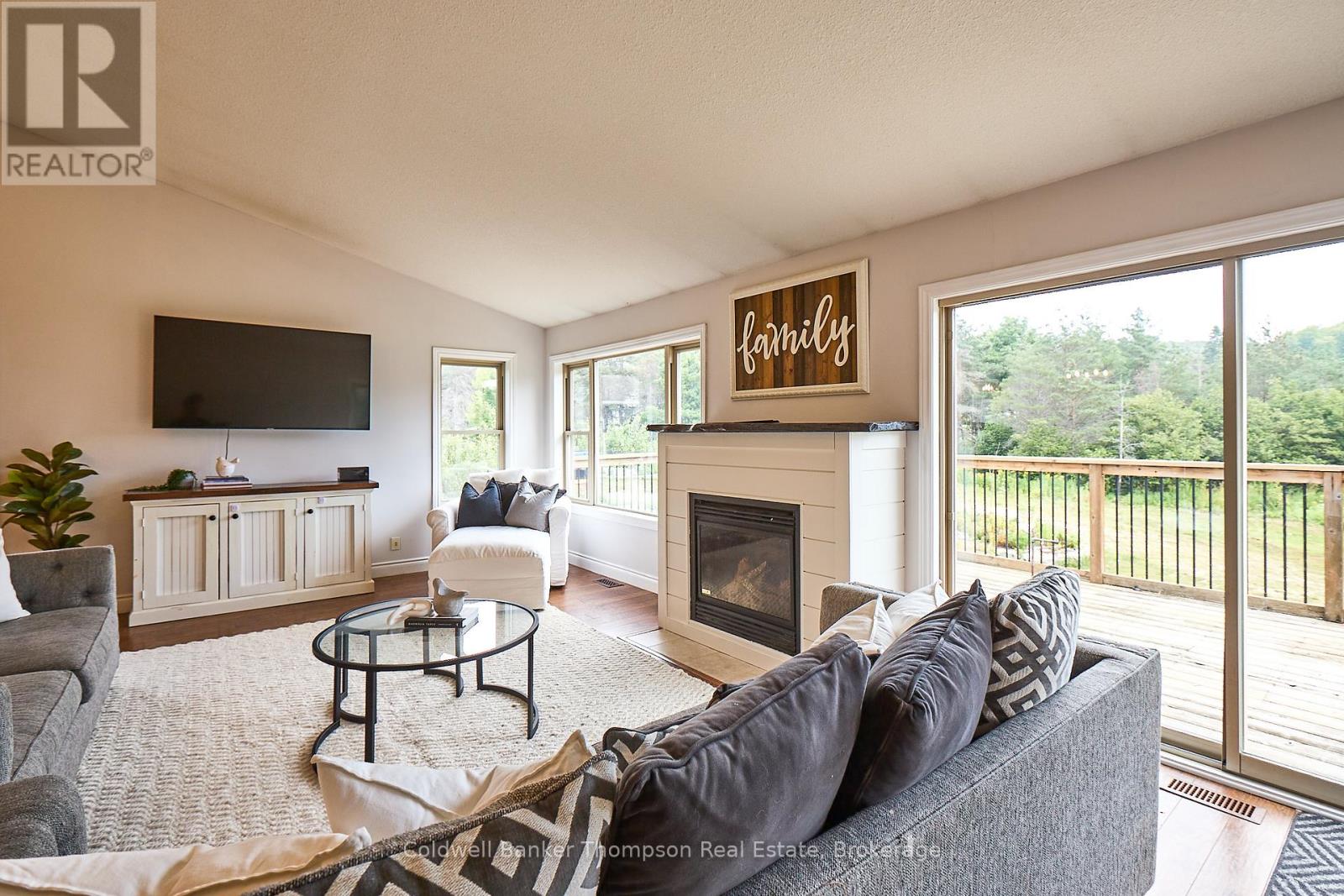 11 Thomas Crescent, Huntsville, Ontario P1H 2M3 - Photo 6 - X12338305