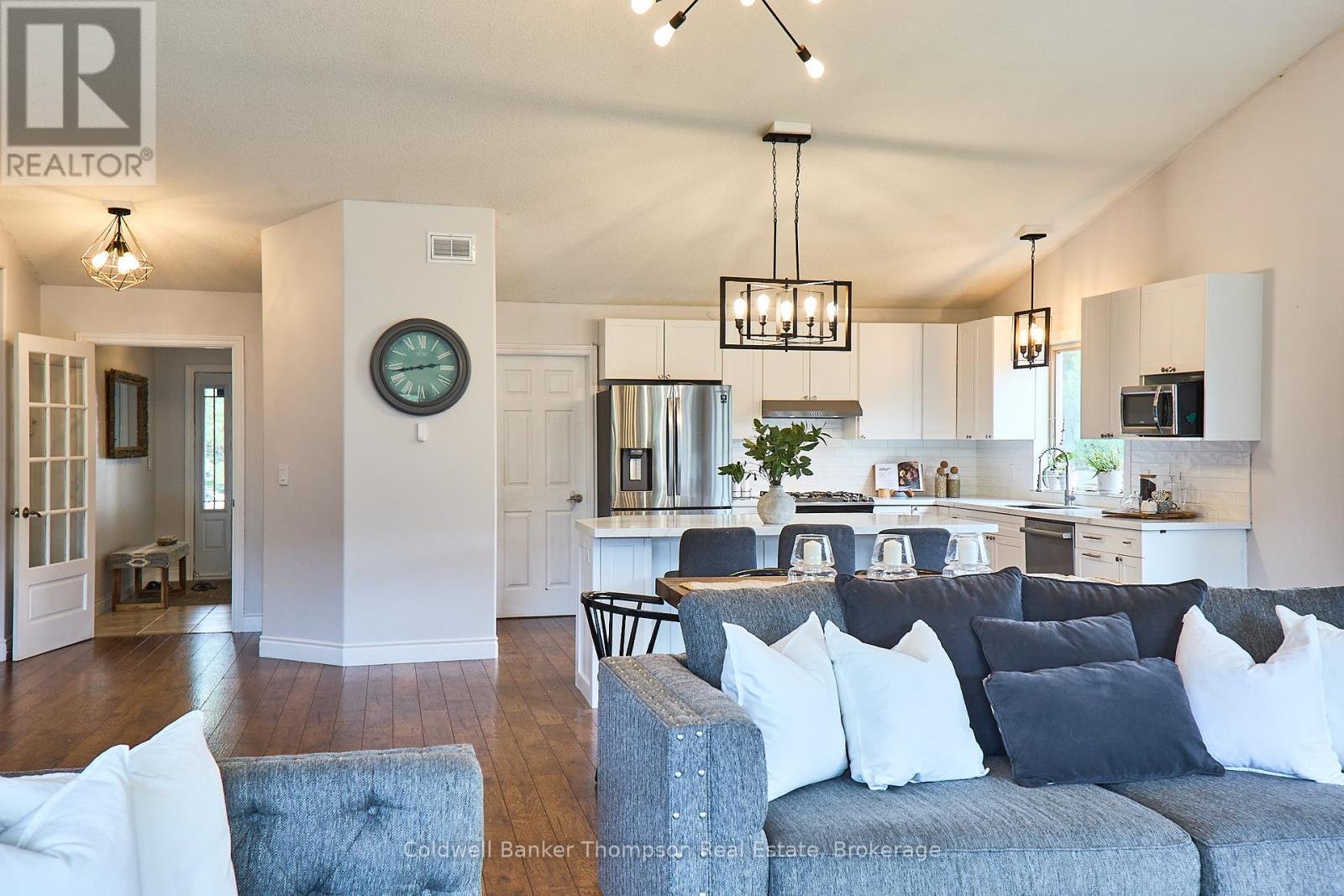 11 Thomas Crescent, Huntsville, Ontario P1H 2M3 - Photo 9 - X12338305