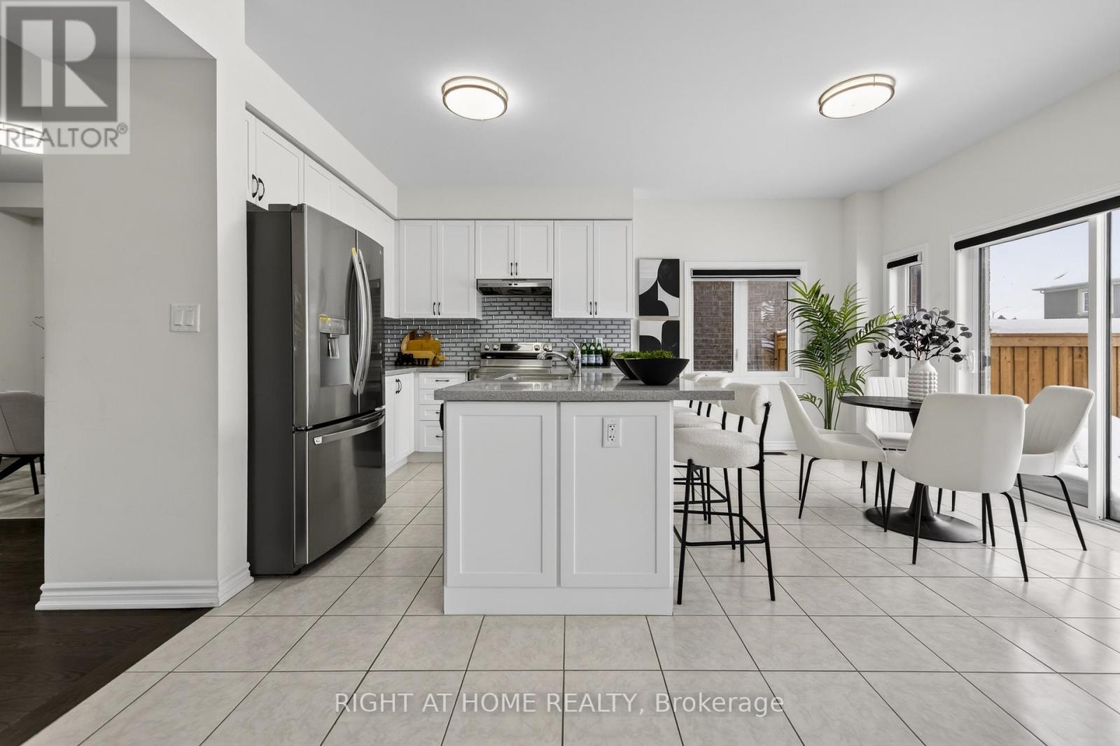 1218 Corby Way, Innisfil, Ontario  L9S 0R1 - Photo 8 - N12636558