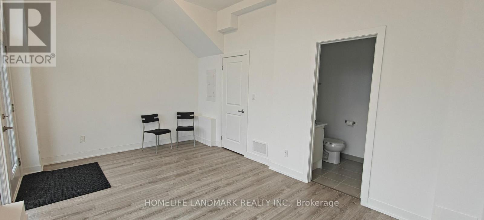 5494 Main Street, Whitchurch-Stouffville, Ontario  L4A 4W8 - Photo 3 - N12636646