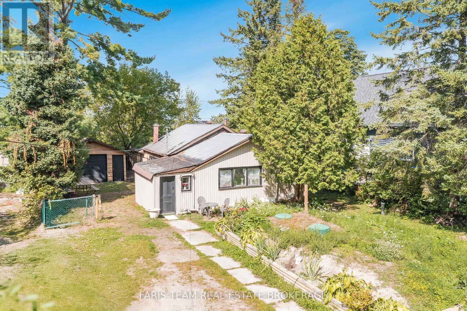 16 Waterside Drive, Tay, Ontario  L0K 1R0 - Photo 2 - S12427263