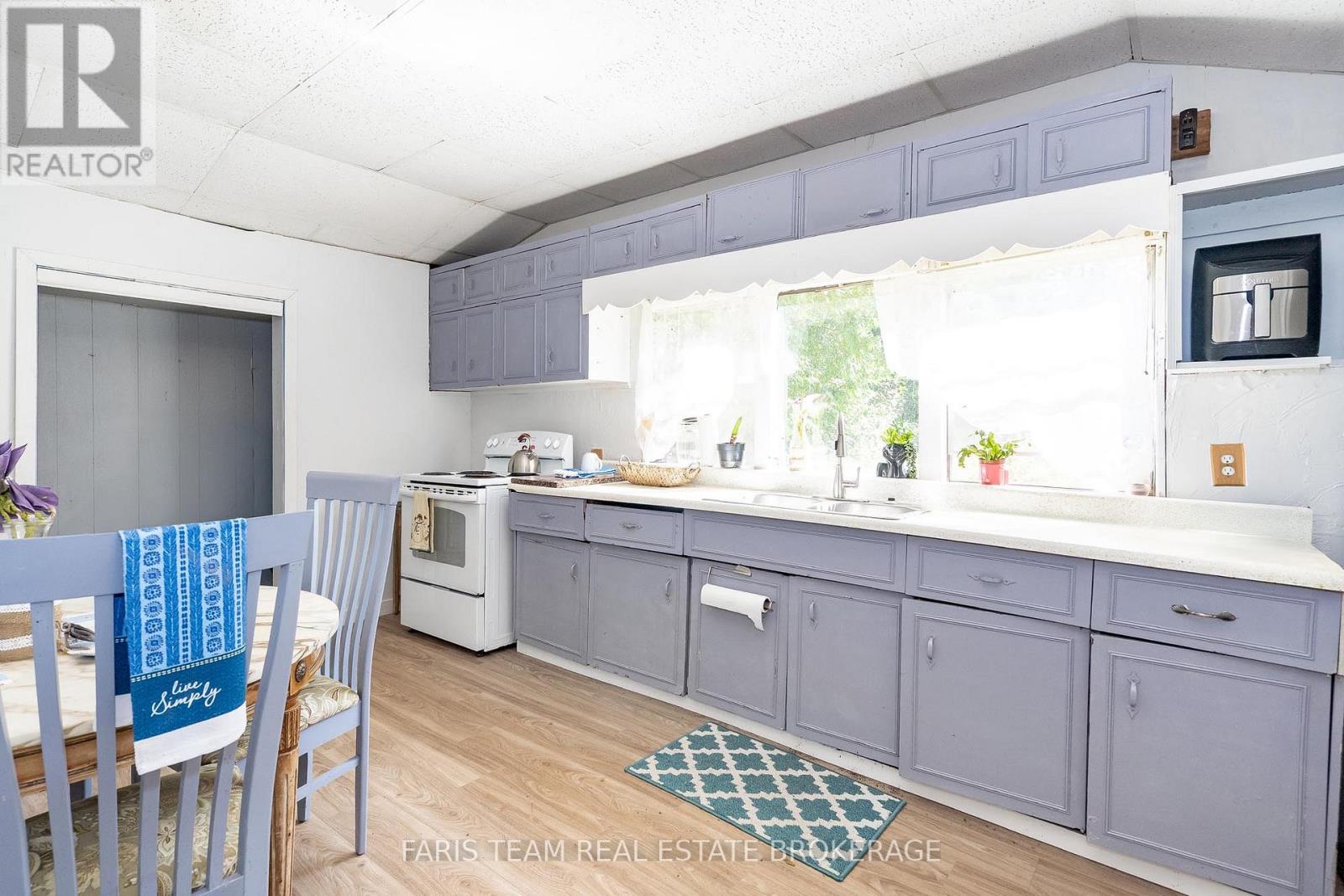 16 Waterside Drive, Tay, Ontario  L0K 1R0 - Photo 7 - S12427263