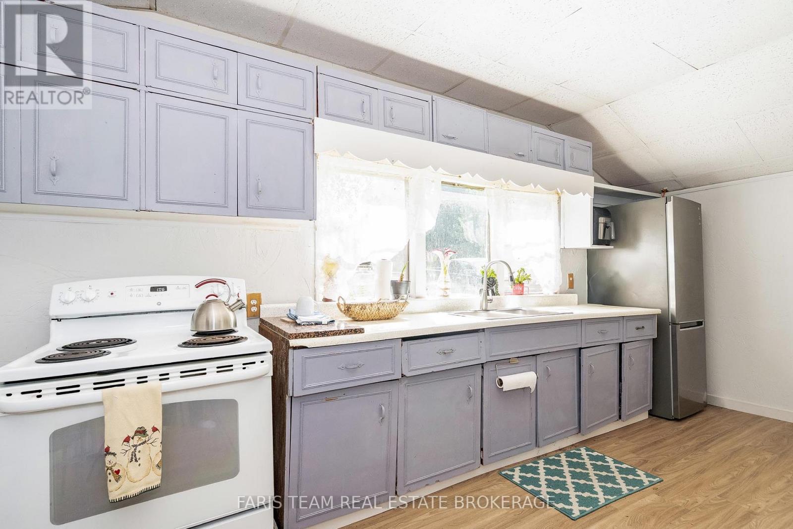 16 Waterside Drive, Tay, Ontario  L0K 1R0 - Photo 8 - S12427263