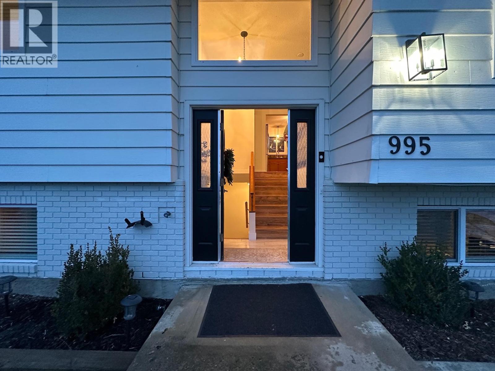 995 Graf Road, Kelowna, British Columbia  V1P 1C1 - Photo 3 - 10371159