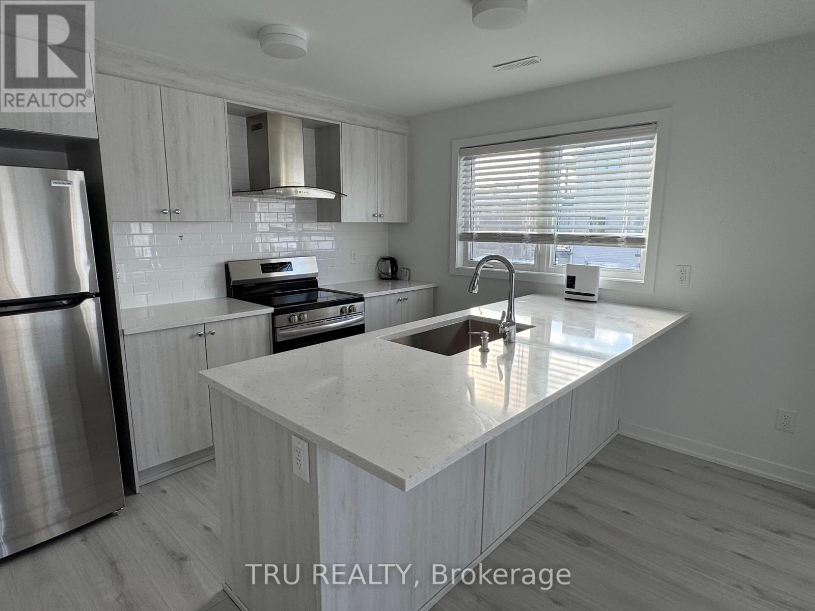 956 Chapman Mills Drive, Ottawa, Ontario  K2J 7J5 - Photo 4 - X12585446