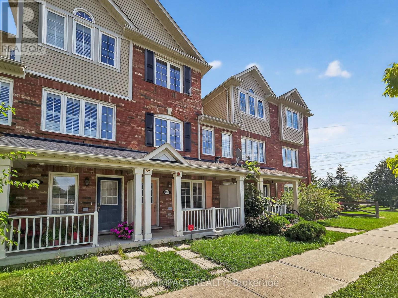 232 Rouge River Drive, Toronto, Ontario  M1B 0A8 - Photo 2 - E12636700