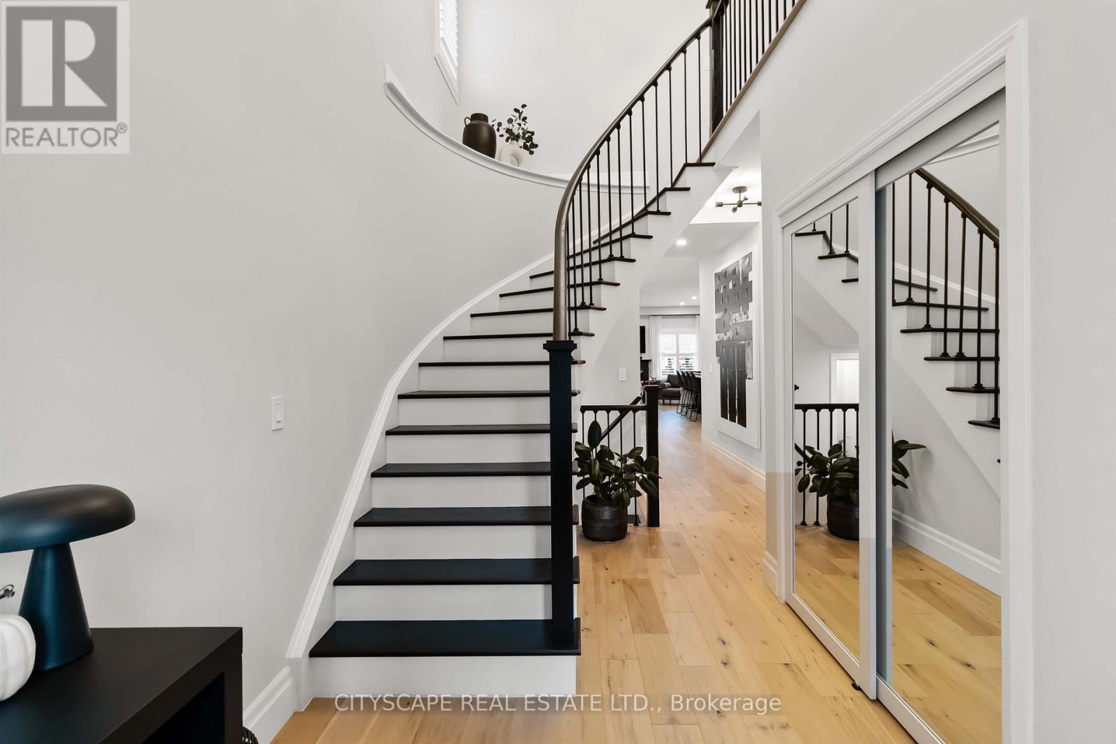 4269 Vivaldi Road, Burlington, Ontario  L7M 0N4 - Photo 5 - W12636554