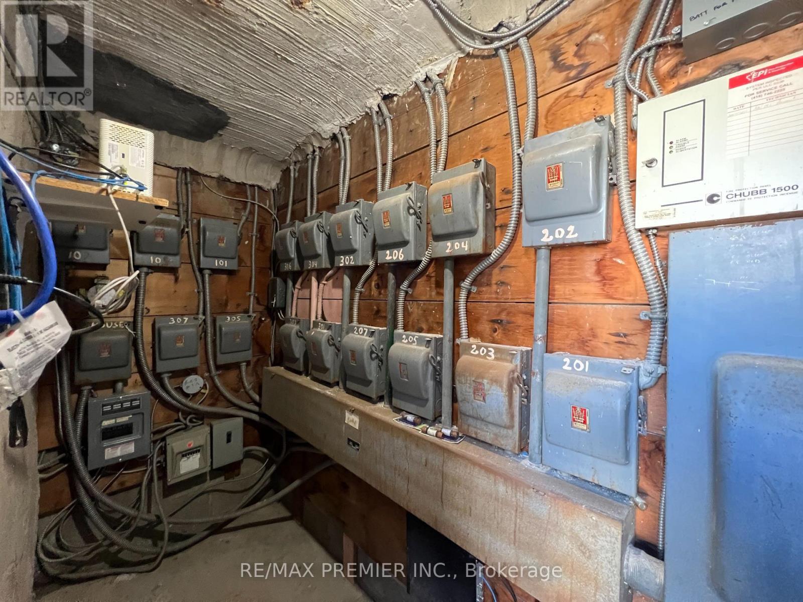 80 Clouston Avenue, Toronto, Ontario  M9N 1A7 - Photo 12 - W12636586