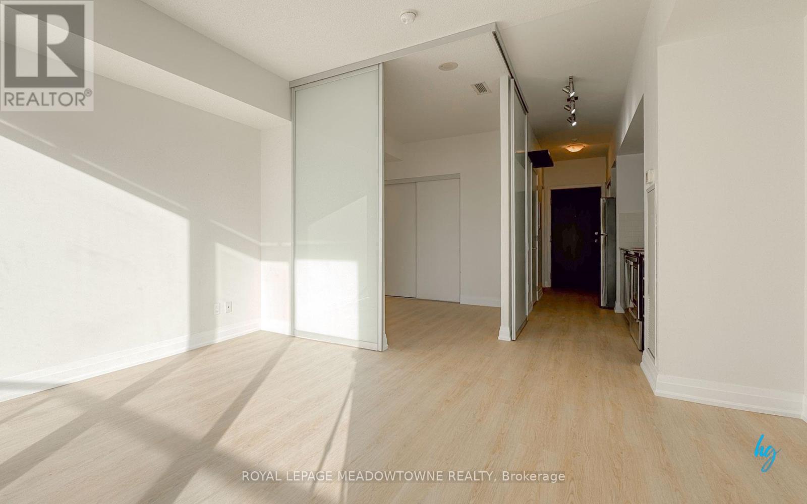 1106 - 103 The Queensway, Toronto, Ontario  M6S 5B3 - Photo 3 - W12636654