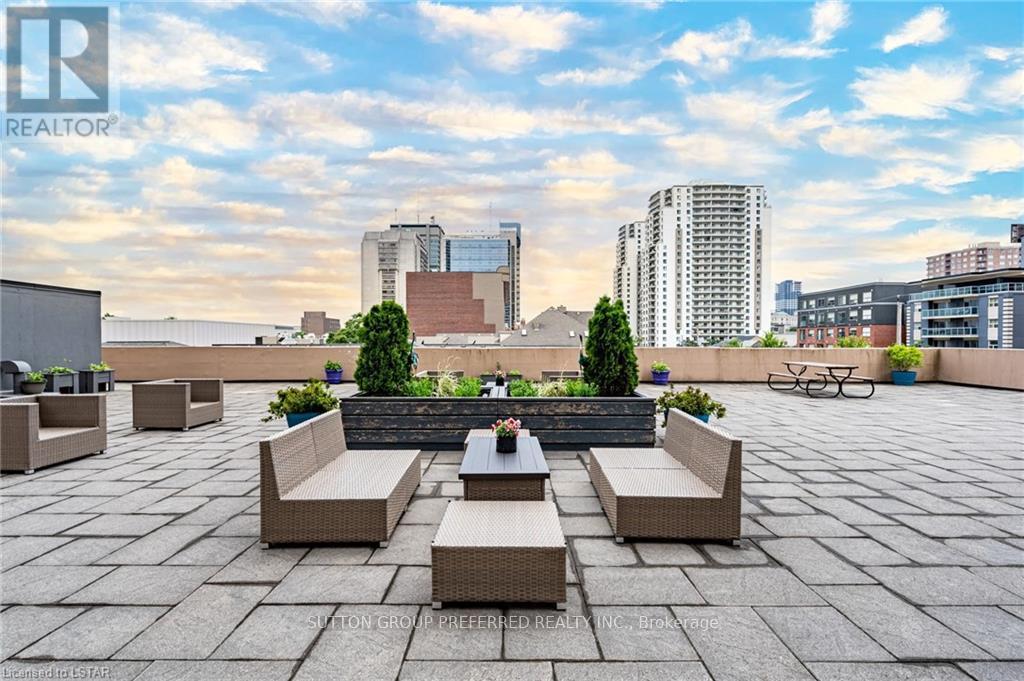 2404 - 389 Dundas Street, London East, Ontario  N6B 3L5 - Photo 3 - X12636738