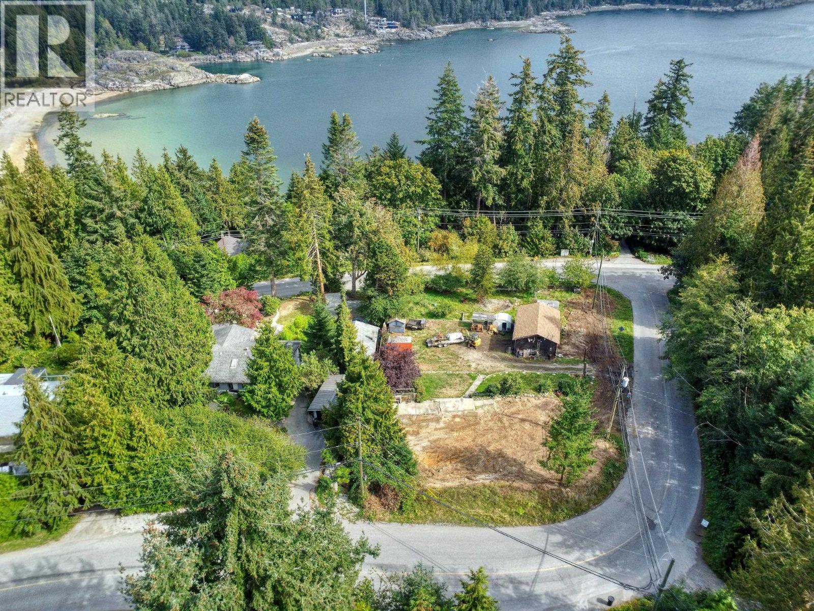 7712 Fawn Road, Halfmoon Bay, British Columbia  V7Z 1C4 - Photo 5 - R3074072