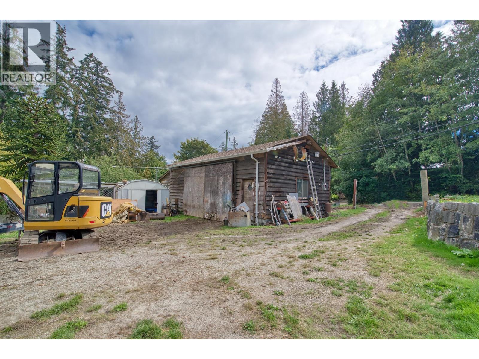 7712 Fawn Road, Halfmoon Bay, British Columbia  V7Z 1C4 - Photo 9 - R3074072