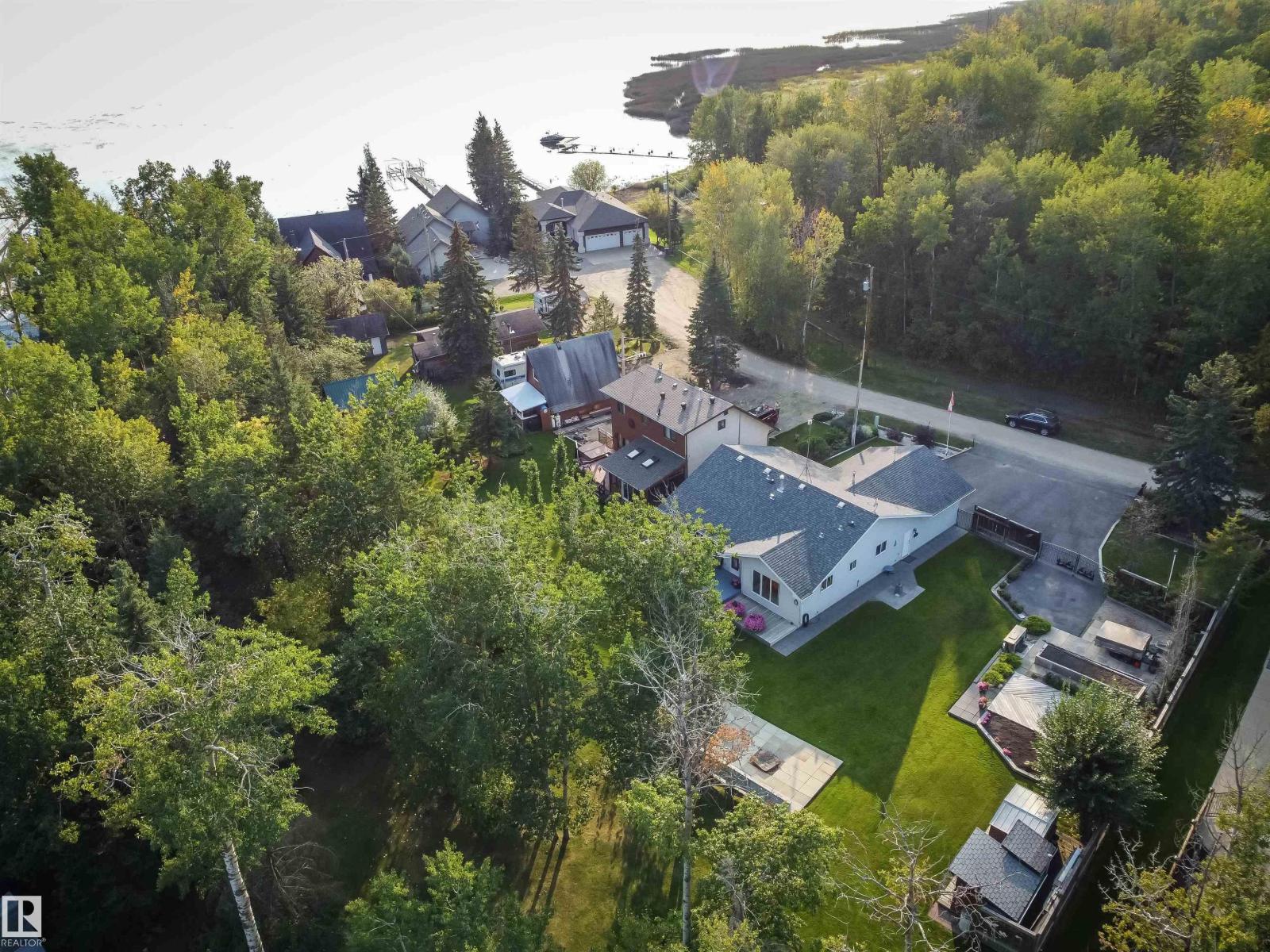 1087 10 St, Rural Lac Ste. Anne County, Alberta  T0E 1A0 - Photo 3 - E4468227