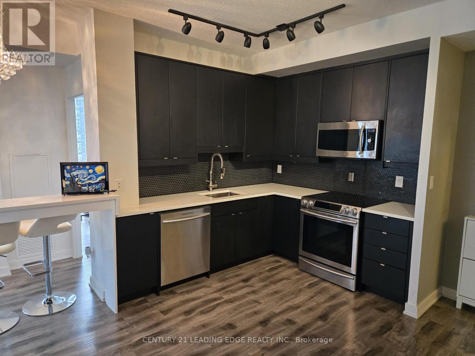 2402 - 4070 CONFEDERATION PARKWAY, Mississauga, Ontario