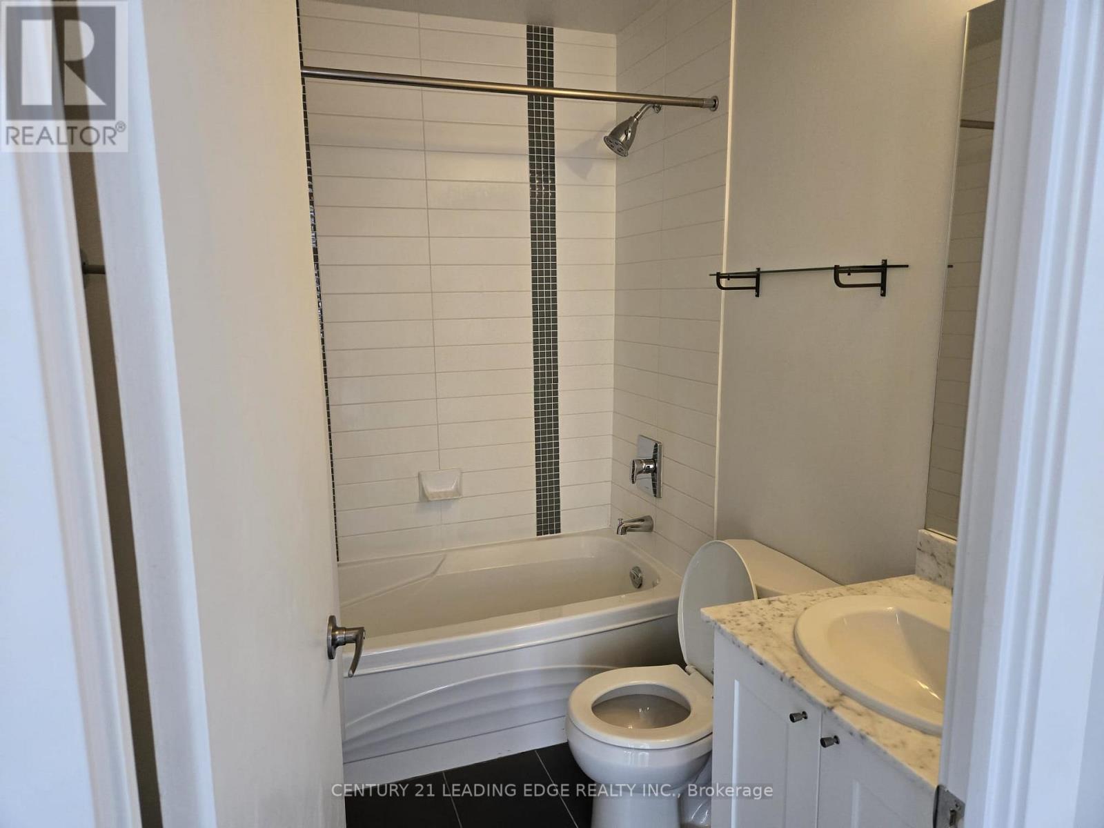 2402 - 4070 Confederation Parkway, Mississauga, Ontario  L5B 0E9 - Photo 11 - W12636680