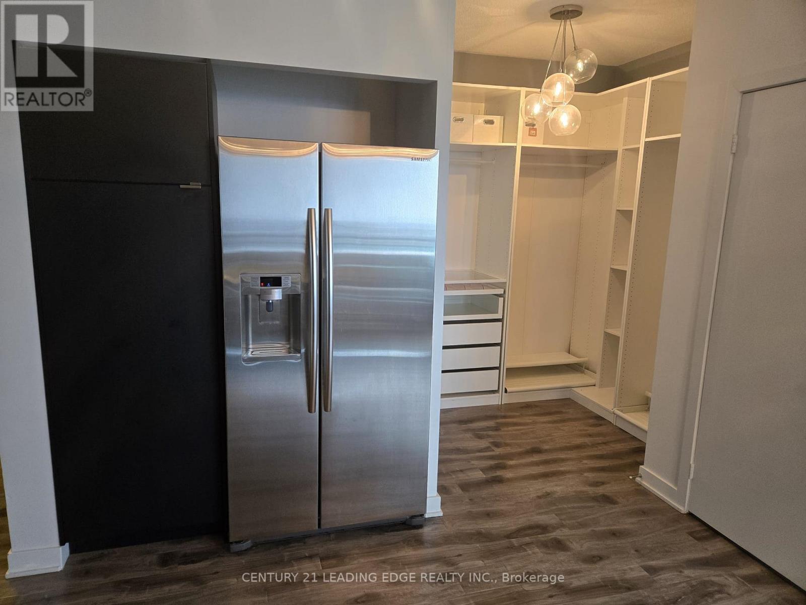 2402 - 4070 Confederation Parkway, Mississauga, Ontario  L5B 0E9 - Photo 3 - W12636680