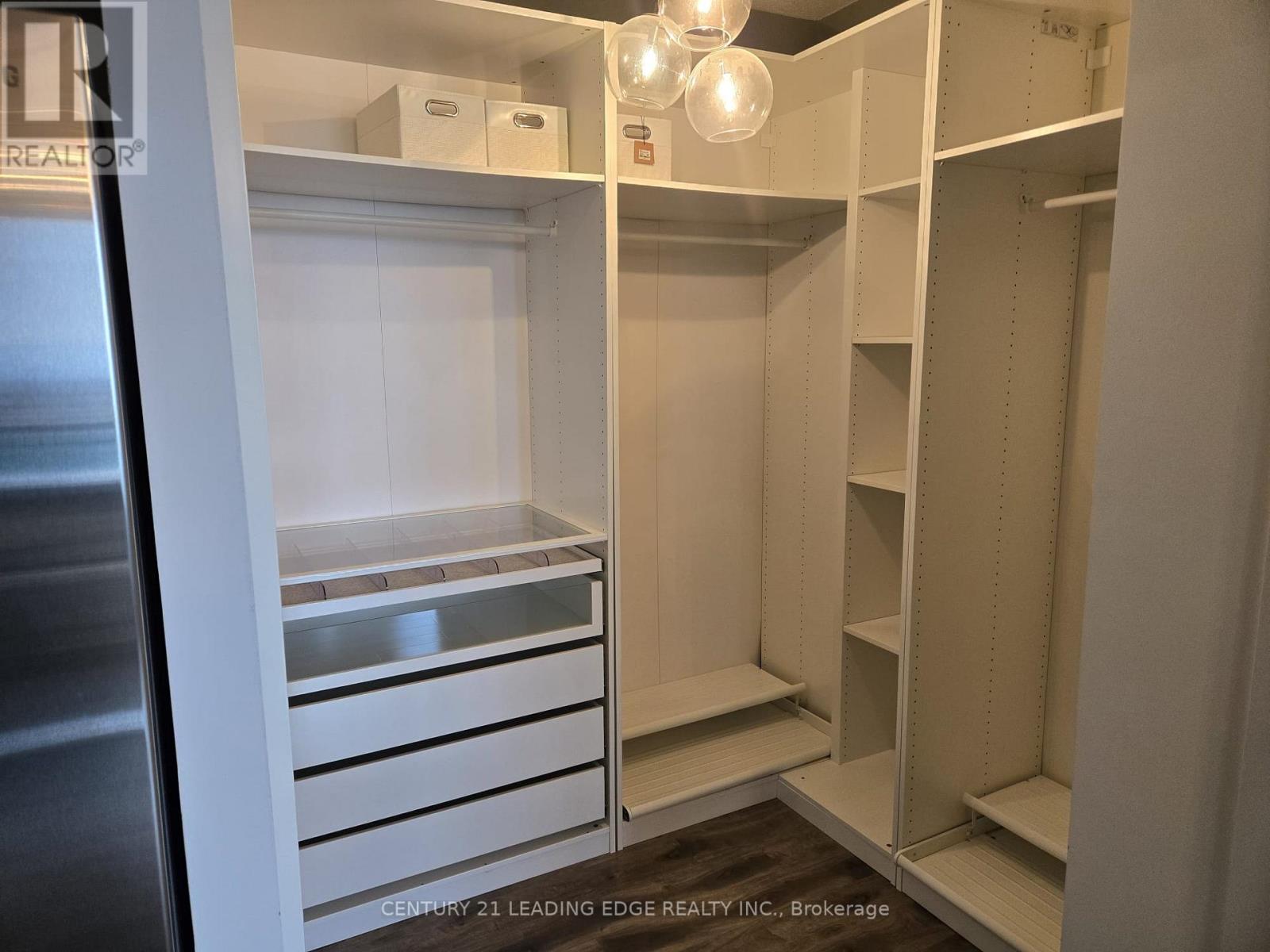 2402 - 4070 Confederation Parkway, Mississauga, Ontario  L5B 0E9 - Photo 4 - W12636680