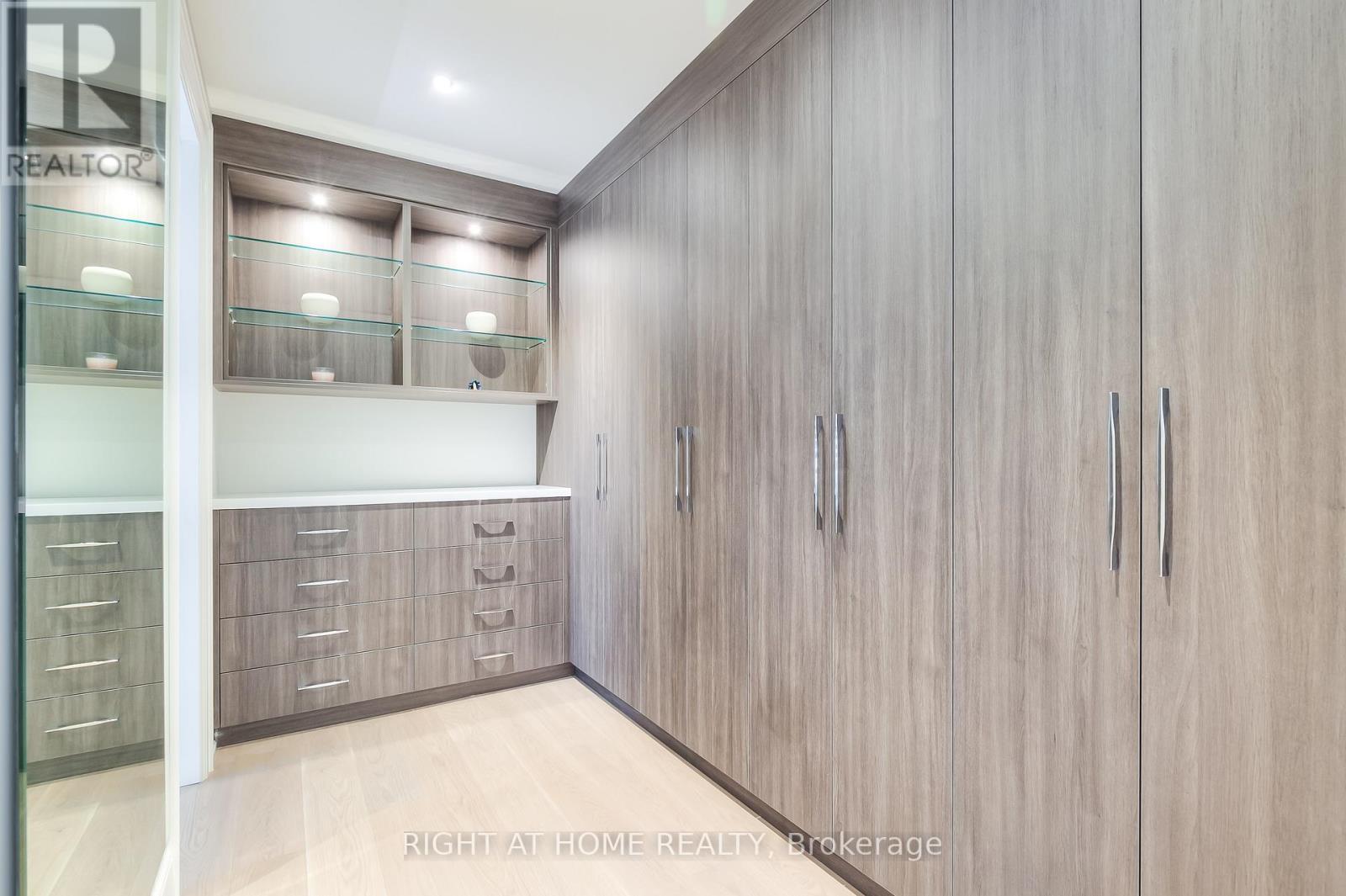 124 Shaver Avenue N, Toronto, Ontario  M9B 4N8 - Photo 10 - W12636706