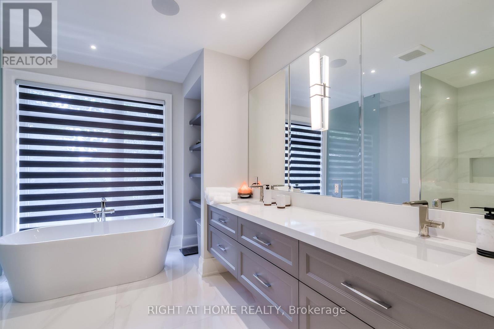 124 Shaver Avenue N, Toronto, Ontario  M9B 4N8 - Photo 11 - W12636706