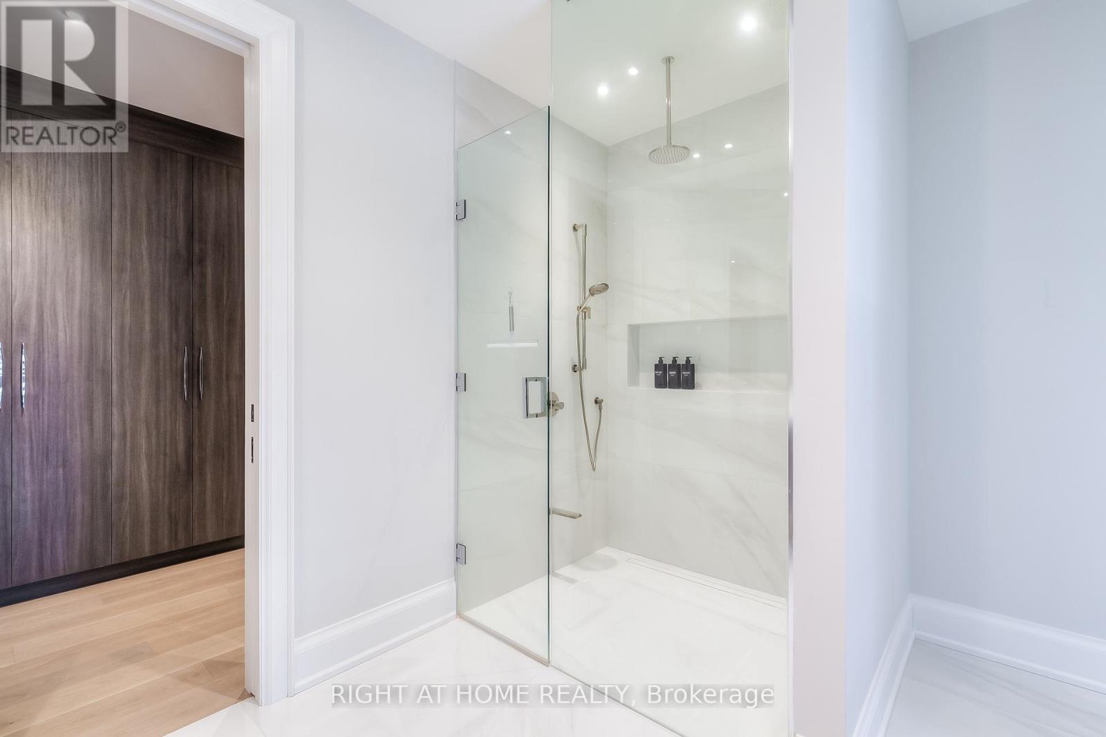 124 Shaver Avenue N, Toronto, Ontario  M9B 4N8 - Photo 13 - W12636706