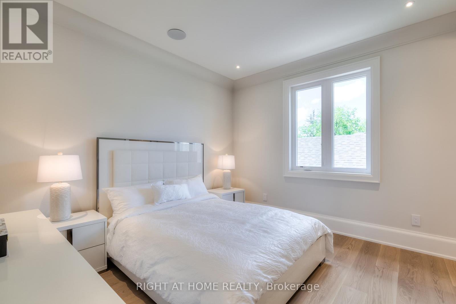 124 Shaver Avenue N, Toronto, Ontario  M9B 4N8 - Photo 14 - W12636706