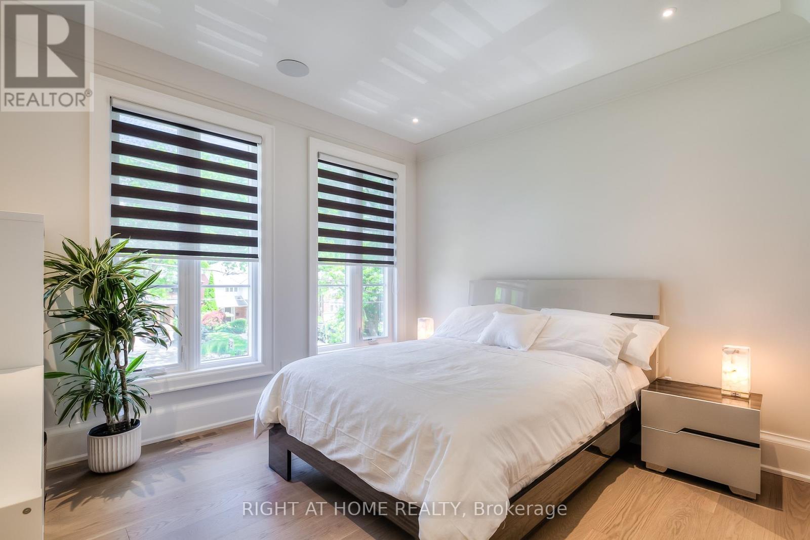 124 Shaver Avenue N, Toronto, Ontario  M9B 4N8 - Photo 15 - W12636706