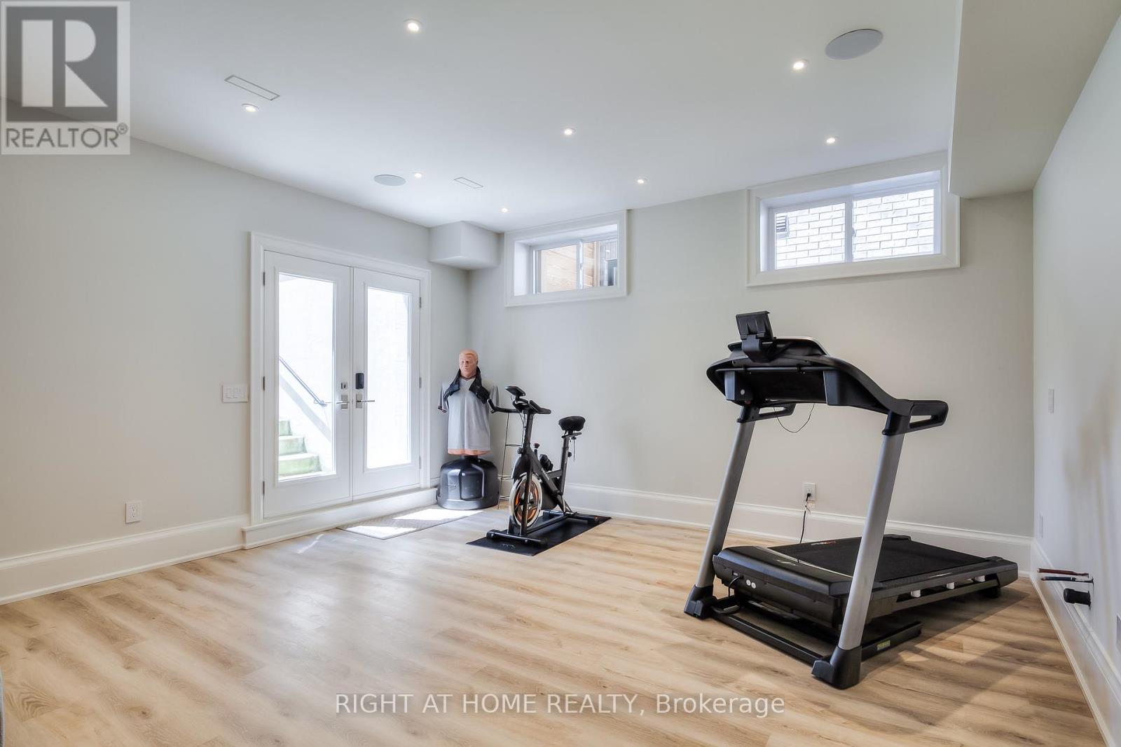 124 Shaver Avenue N, Toronto, Ontario  M9B 4N8 - Photo 18 - W12636706