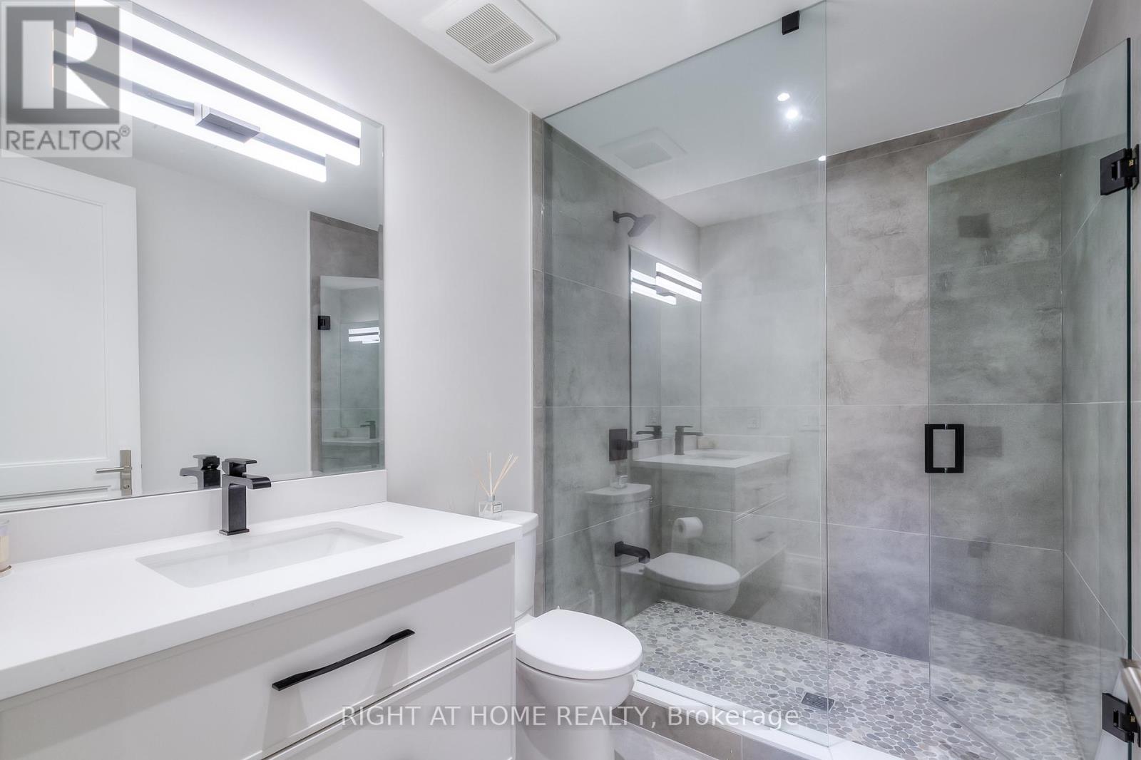 124 Shaver Avenue N, Toronto, Ontario  M9B 4N8 - Photo 19 - W12636706