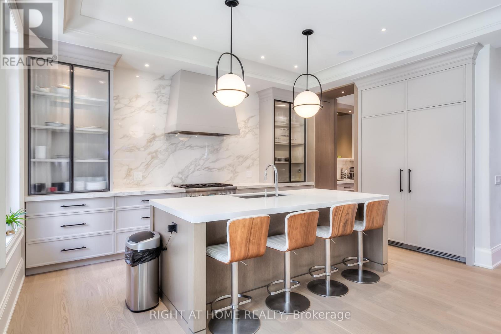 124 Shaver Avenue N, Toronto, Ontario  M9B 4N8 - Photo 2 - W12636706