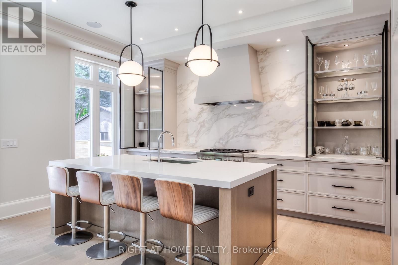 124 Shaver Avenue N, Toronto, Ontario  M9B 4N8 - Photo 3 - W12636706