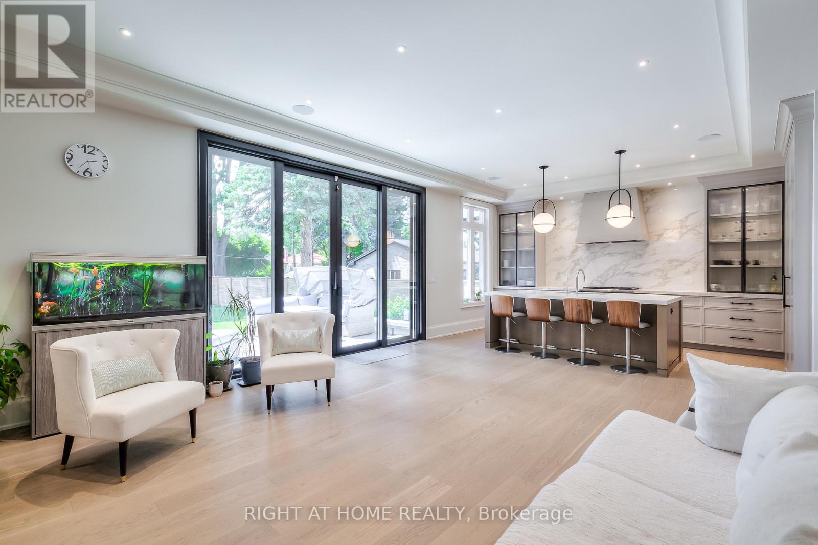 124 Shaver Avenue N, Toronto, Ontario  M9B 4N8 - Photo 32 - W12636706