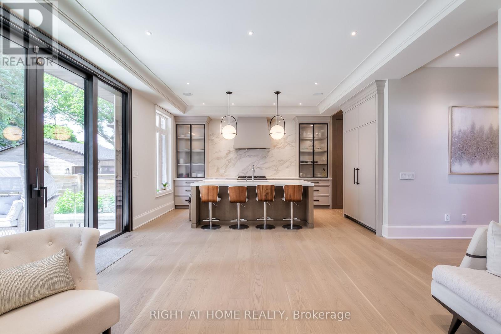 124 Shaver Avenue N, Toronto, Ontario  M9B 4N8 - Photo 4 - W12636706