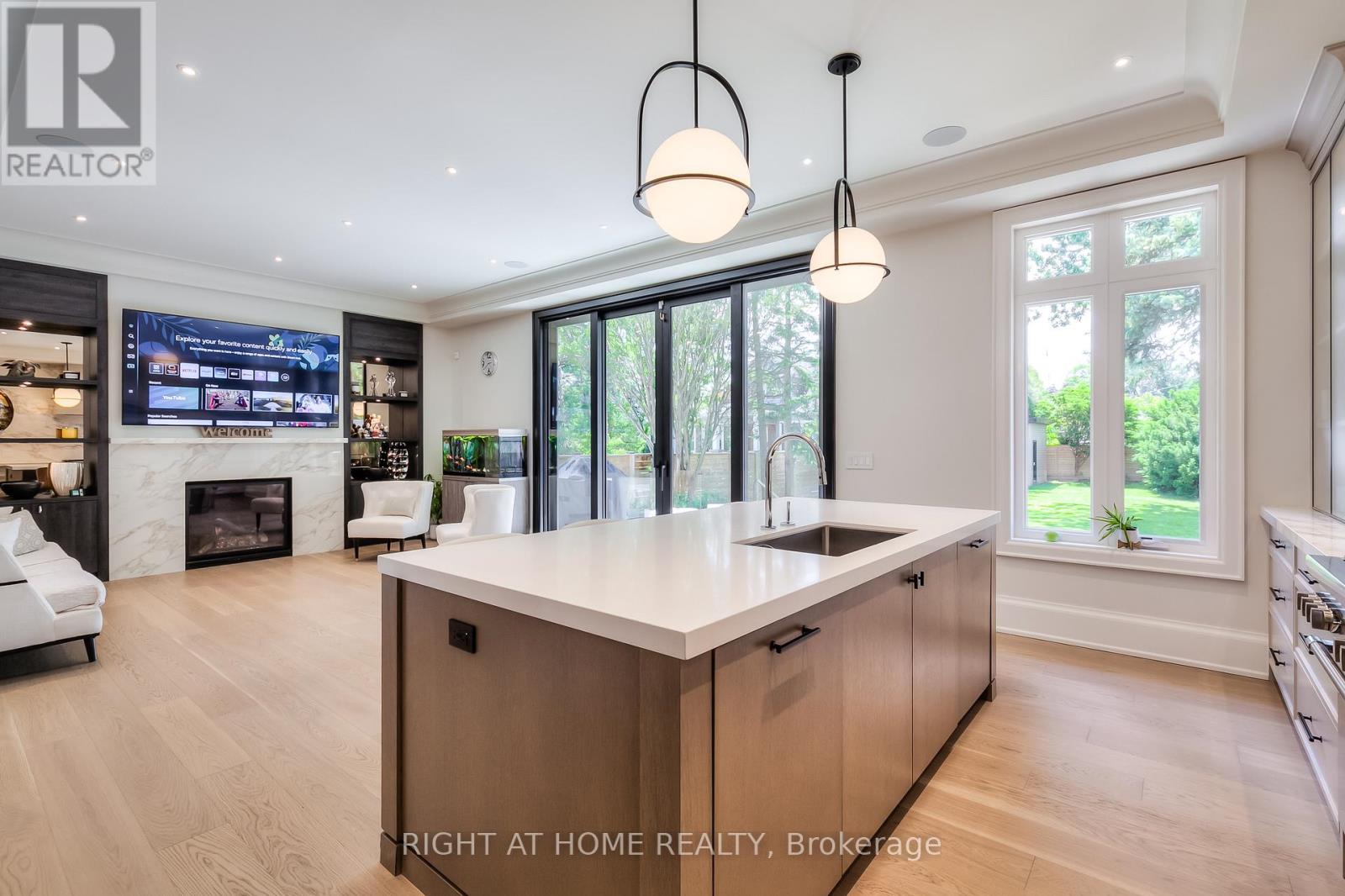 124 Shaver Avenue N, Toronto, Ontario  M9B 4N8 - Photo 5 - W12636706