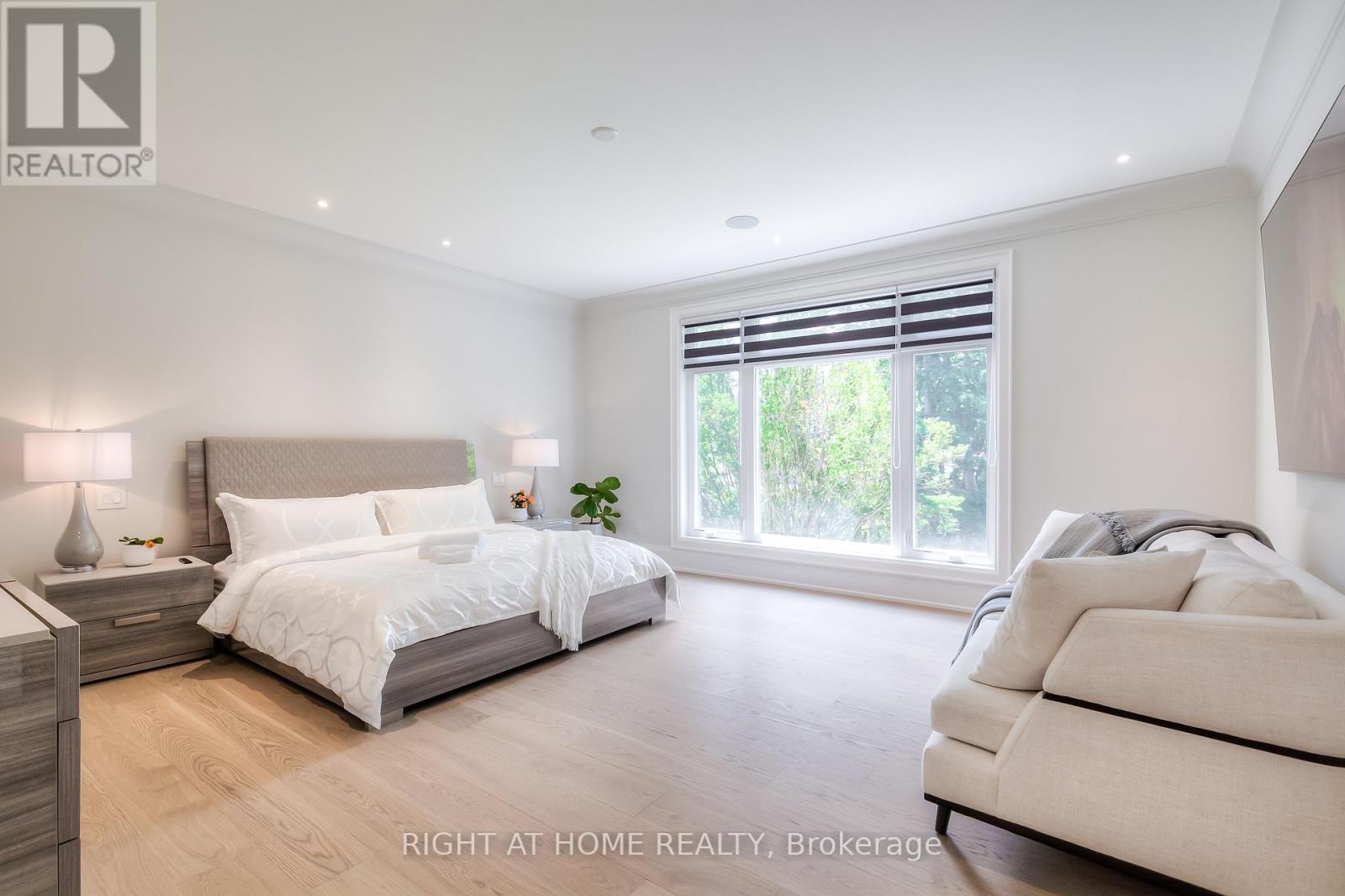 124 Shaver Avenue N, Toronto, Ontario  M9B 4N8 - Photo 8 - W12636706