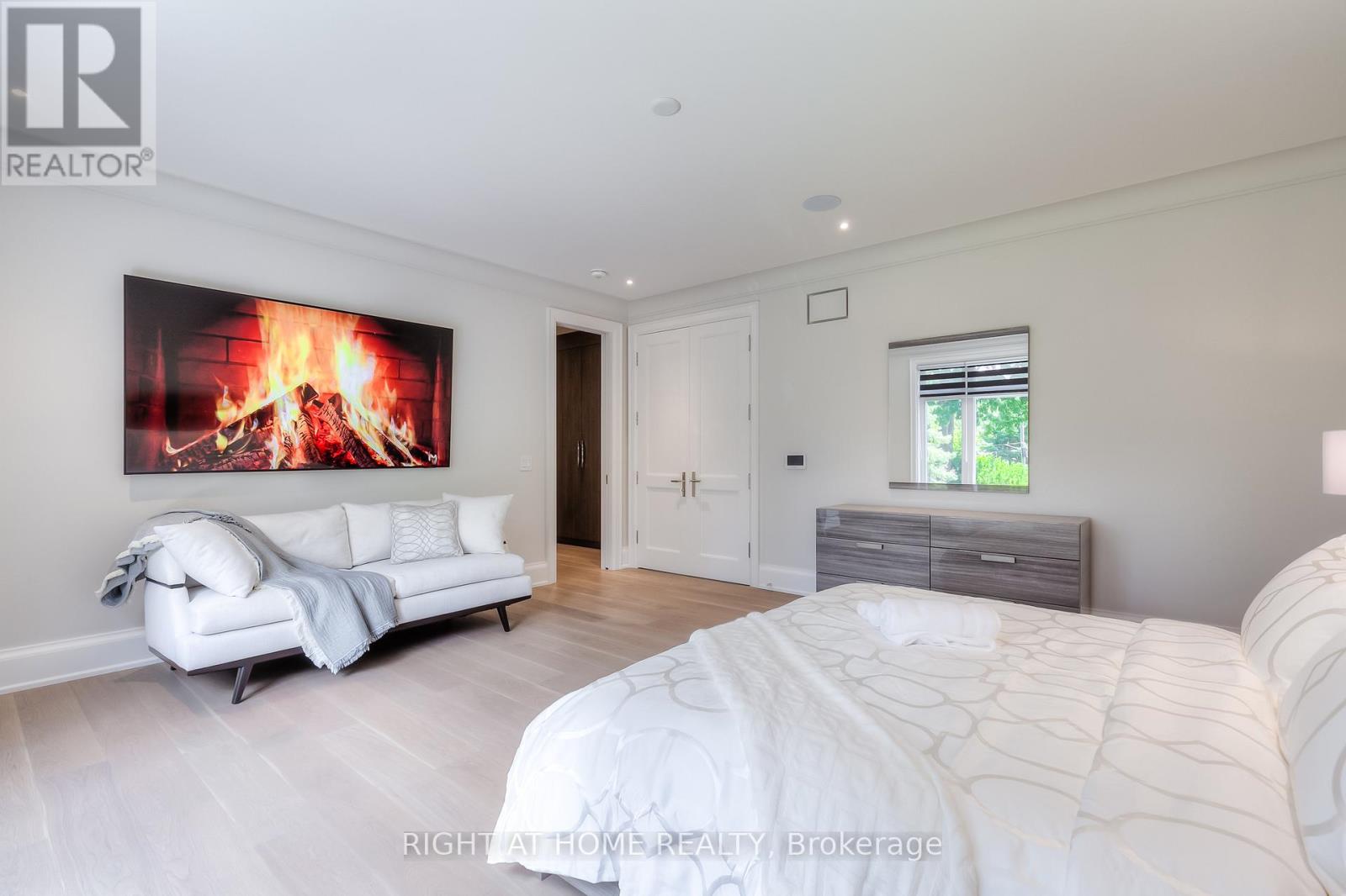 124 Shaver Avenue N, Toronto, Ontario  M9B 4N8 - Photo 9 - W12636706