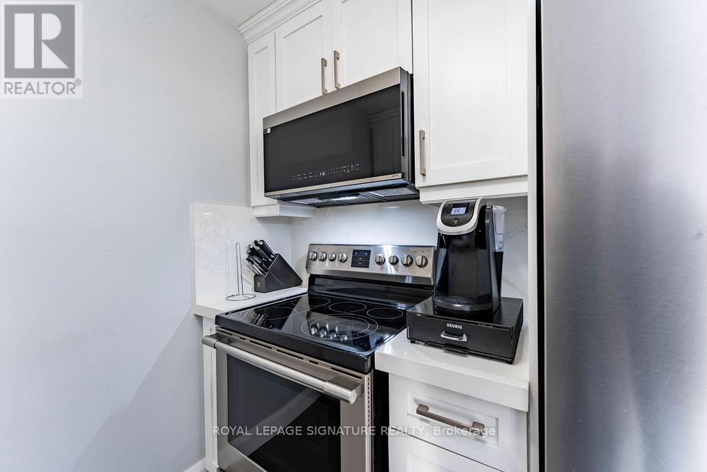 25 Hun Crescent, Toronto, Ontario  M9V 4G3 - Photo 12 - W12636708