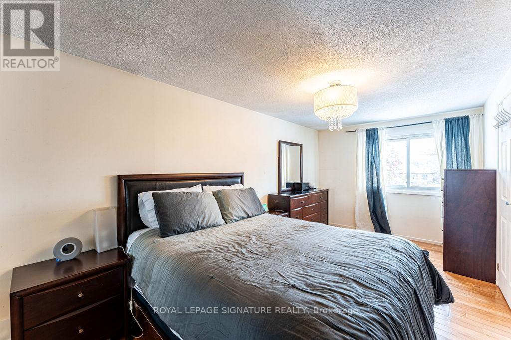 25 Hun Crescent, Toronto, Ontario  M9V 4G3 - Photo 26 - W12636708