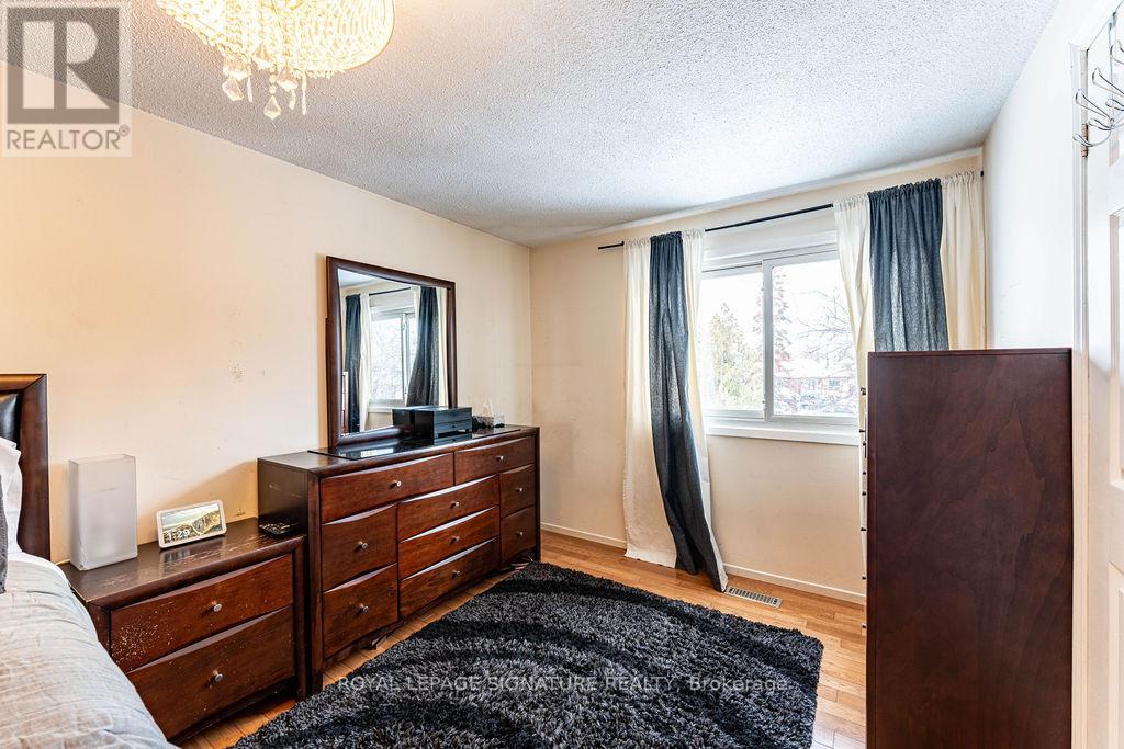 25 Hun Crescent, Toronto, Ontario  M9V 4G3 - Photo 27 - W12636708