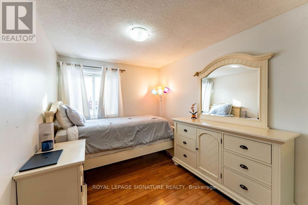 25 Hun Crescent, Toronto, Ontario  M9V 4G3 - Photo 28 - W12636708