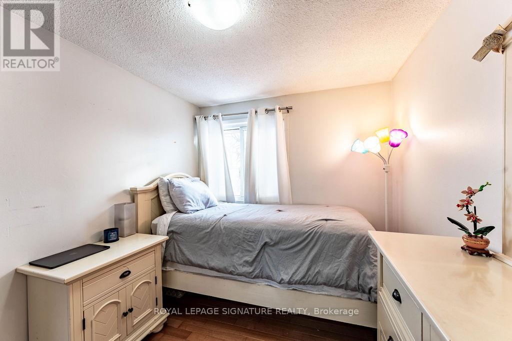 25 Hun Crescent, Toronto, Ontario  M9V 4G3 - Photo 29 - W12636708