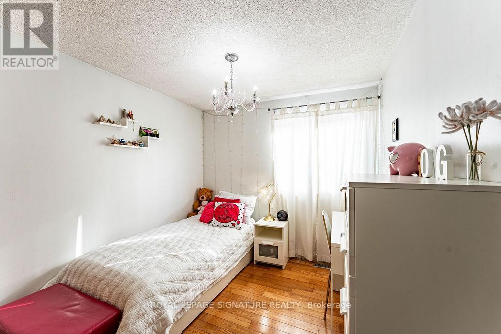 25 Hun Crescent, Toronto, Ontario  M9V 4G3 - Photo 30 - W12636708