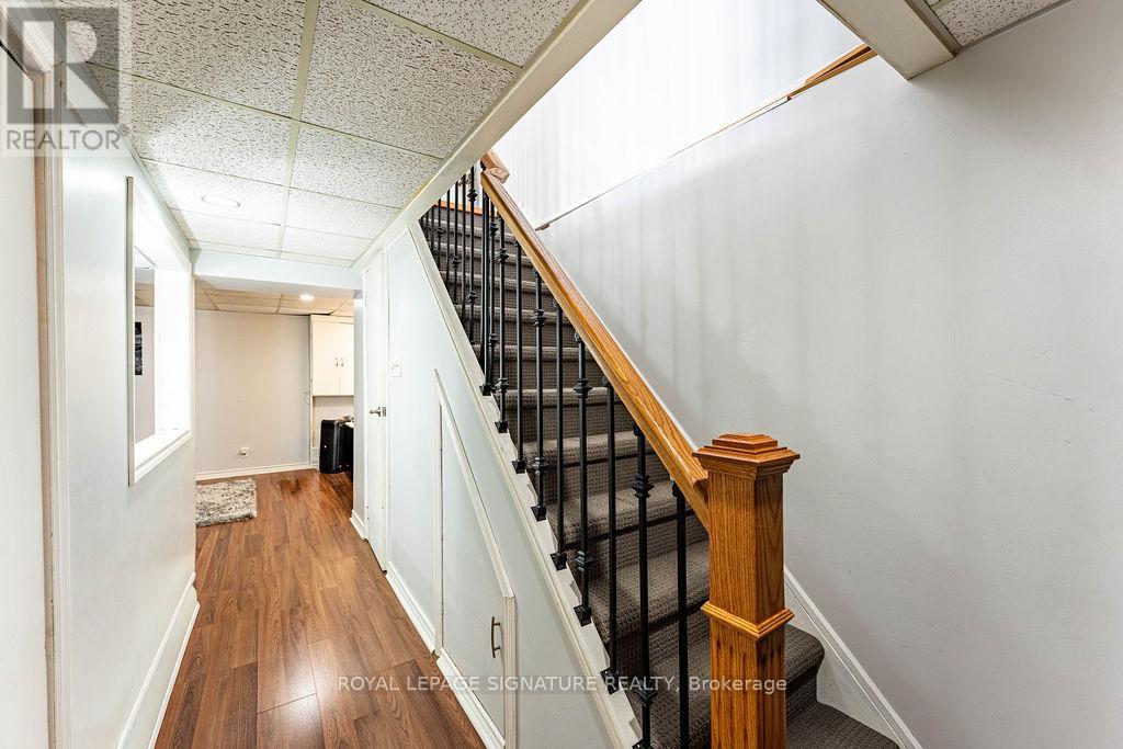 25 Hun Crescent, Toronto, Ontario  M9V 4G3 - Photo 35 - W12636708