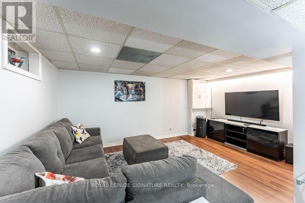 25 Hun Crescent, Toronto, Ontario  M9V 4G3 - Photo 37 - W12636708