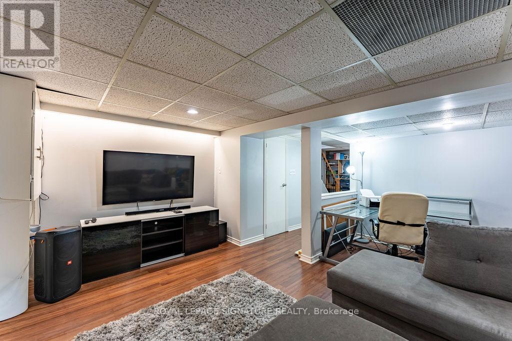 25 Hun Crescent, Toronto, Ontario  M9V 4G3 - Photo 38 - W12636708