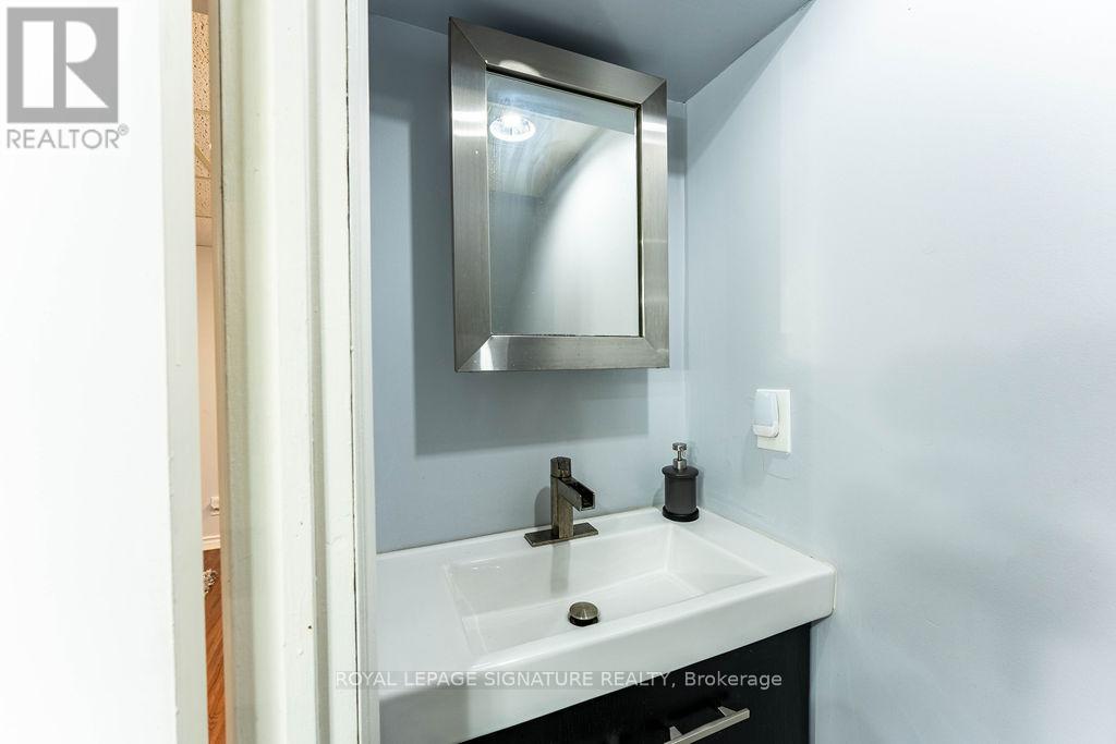 25 Hun Crescent, Toronto, Ontario  M9V 4G3 - Photo 42 - W12636708