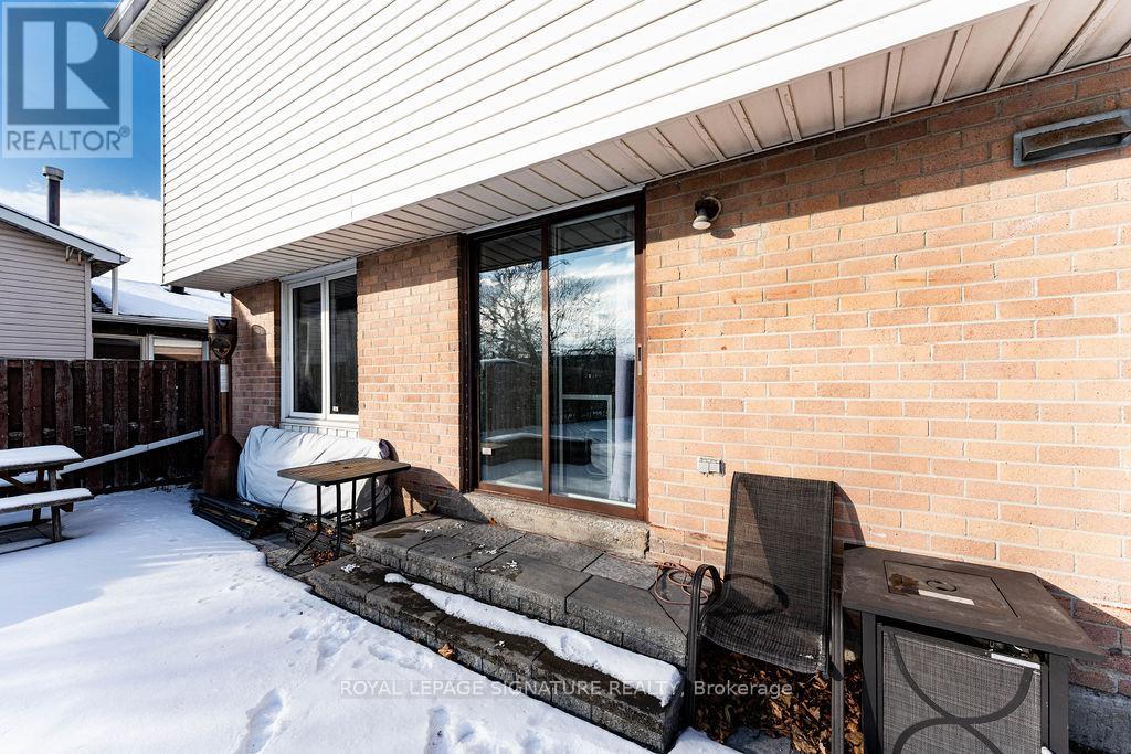 25 Hun Crescent, Toronto, Ontario  M9V 4G3 - Photo 45 - W12636708