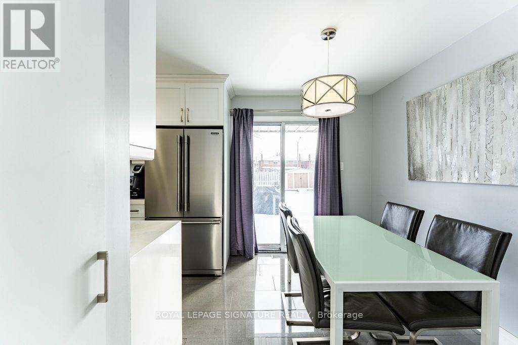 25 Hun Crescent, Toronto, Ontario  M9V 4G3 - Photo 7 - W12636708